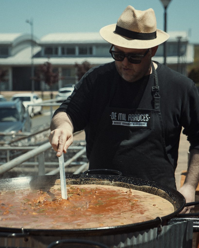catering de paellas para grandes eventos con showcooking